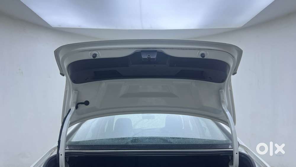 Skoda Slavia Ambition 1.0l Tsi At, 2022, Petrol