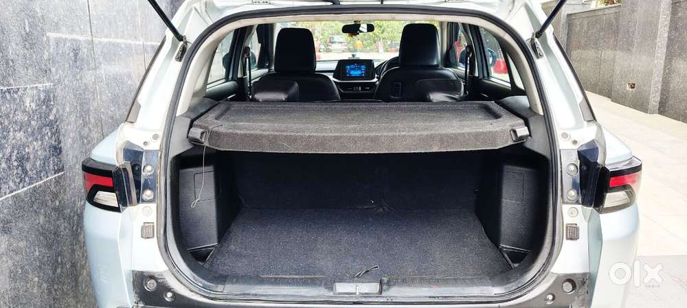 Maruti Suzuki Brezza 1.5 Zxi At Smart Hybrid Dual Tone, 2024, Petrol