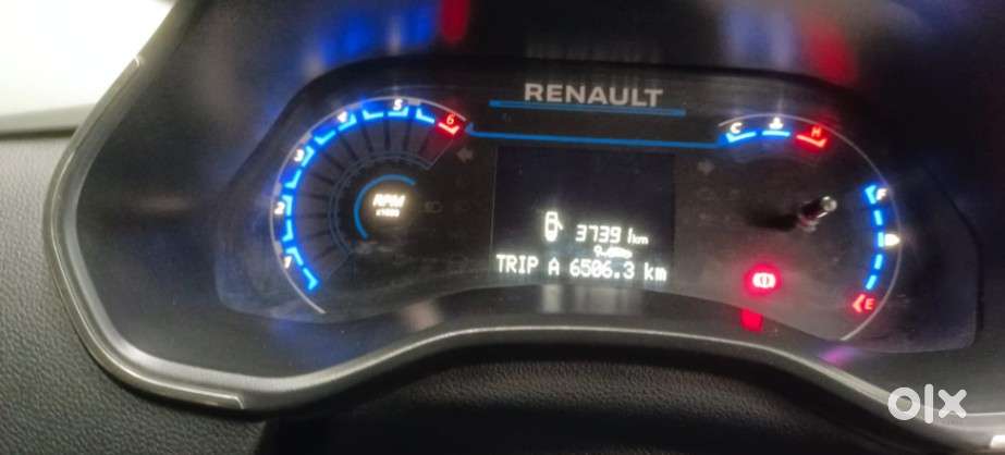 Renault Triber Rxz, 2023, Petrol