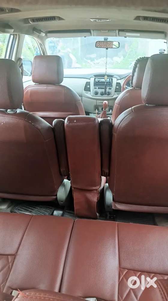 Toyota Innova 2012