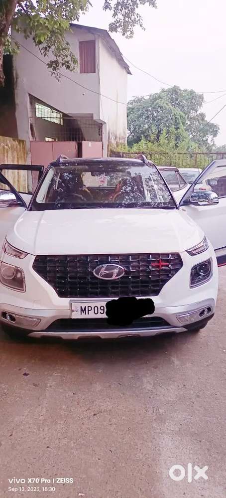 Hyundai Venue 2021 Diesel Well Maintained