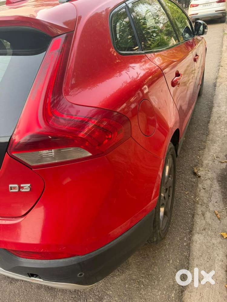 Volvo V40 Cross Country 2013 Well Maintained