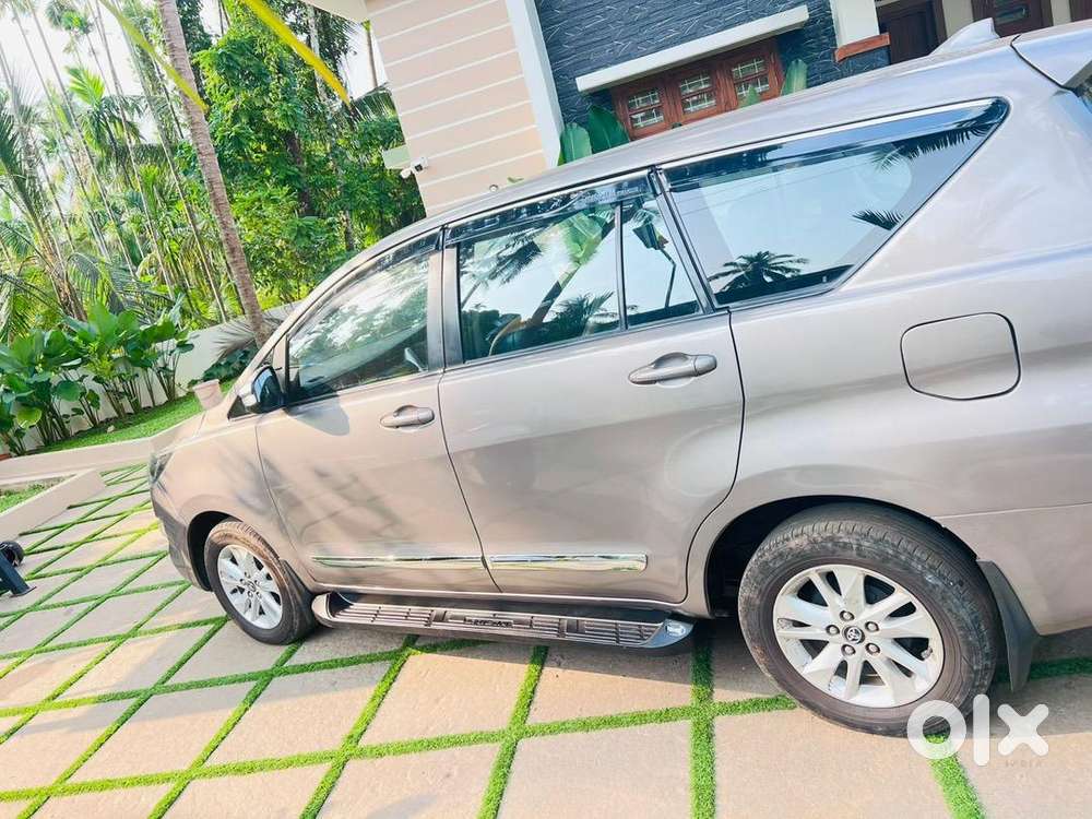Toyota Innova Crysta 2017 Diesel Well Maintained