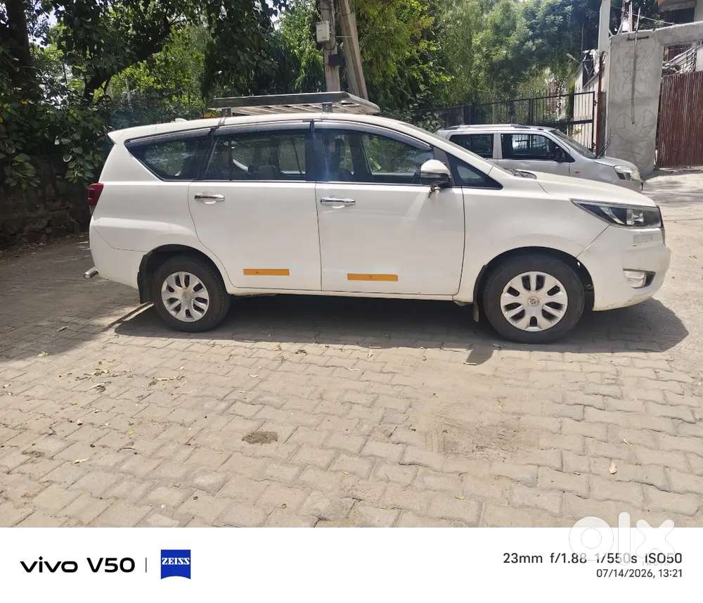 Toyota Innova Crysta Mt, 2.4 G, 2022