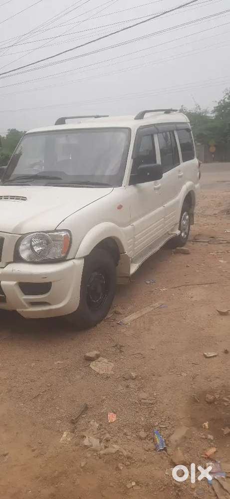 Mahindra Bolero Neo 2013