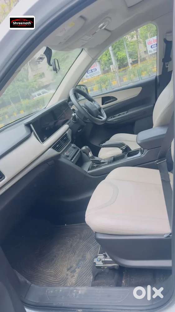 Mahindra Xuv700 2.2 Ax 5 Diesel At Str, 2022, Diesel
