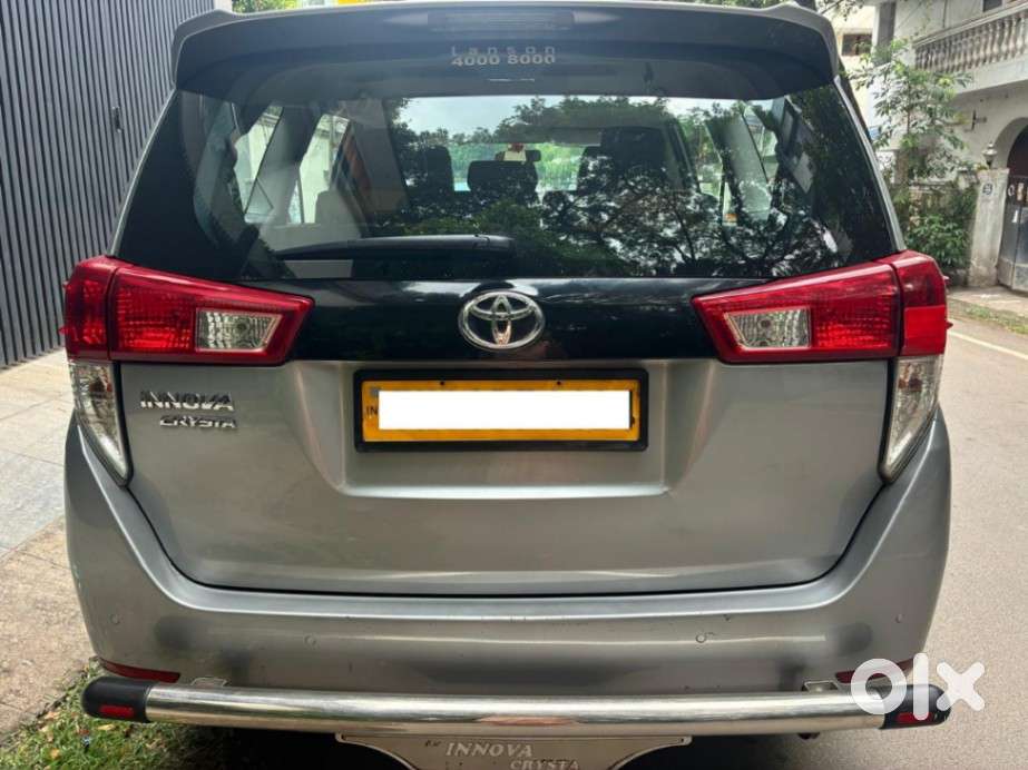 Toyota Innova Crysta 2.4 G Plus Mt 8 Str, 2024, Diesel