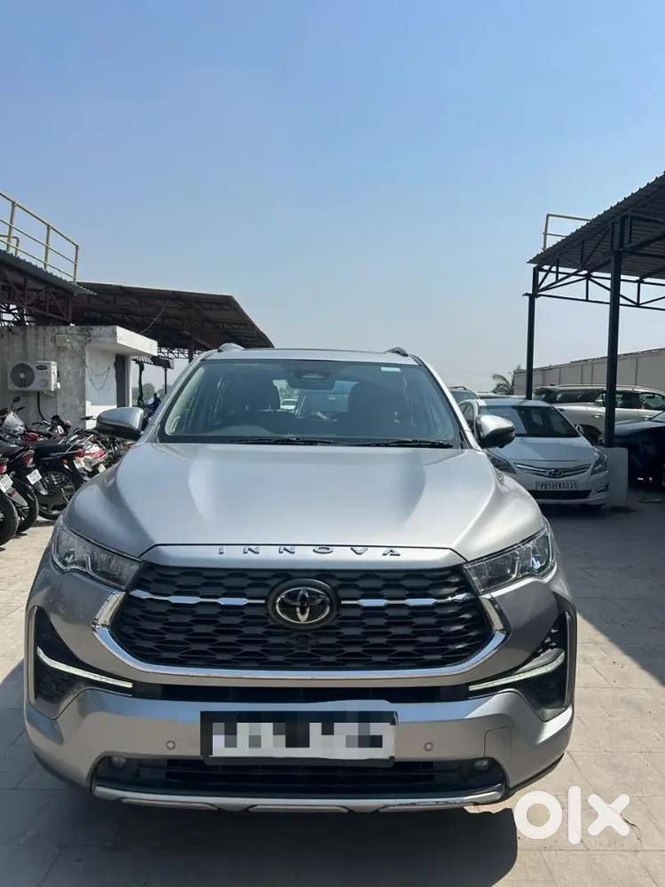 Toyota Innova Hycross 2023 Petrol 96000 Km Driven
