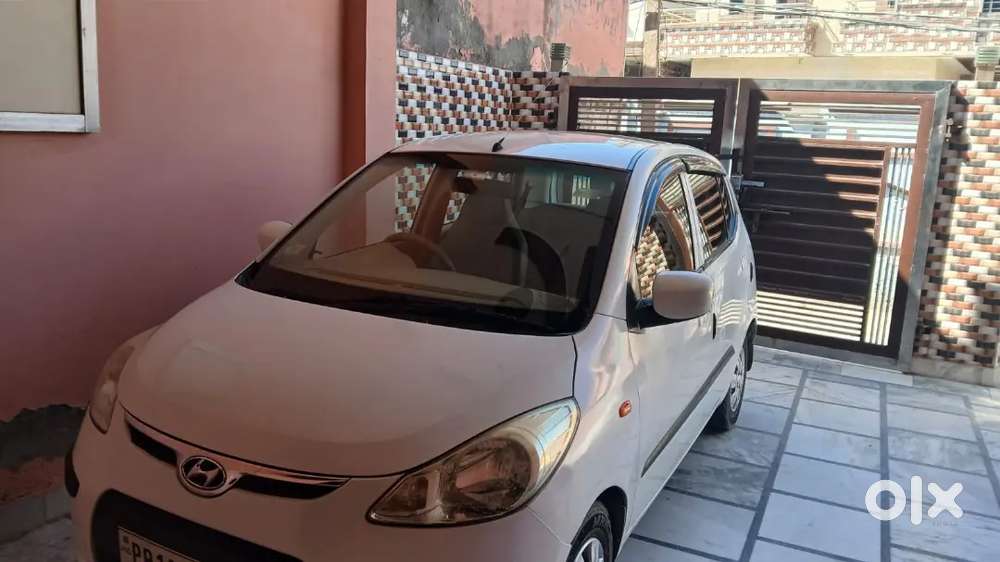 Hyundai Aura E Petrol 2010