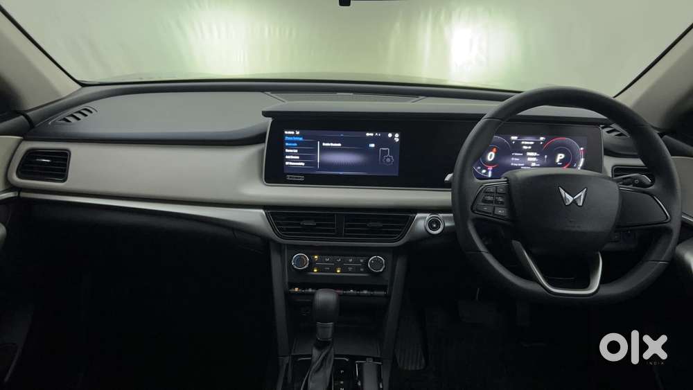 Mahindra Xuv700 2.2 Ax 5 Diesel At 7 Str, 2025, Diesel