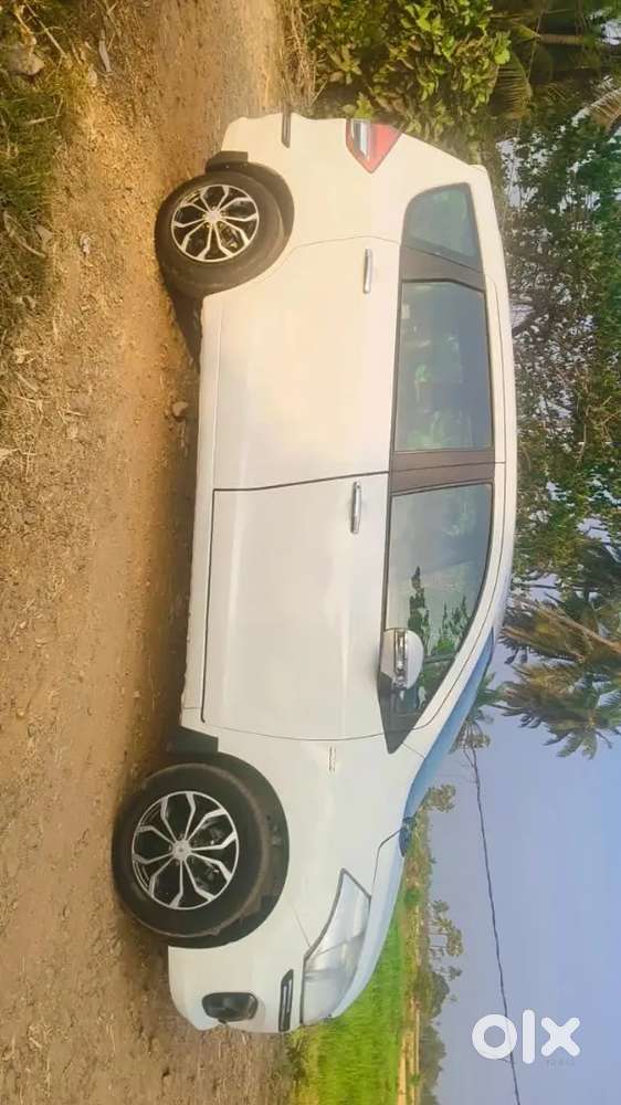Maruti Suzuki Ertiga 2017 Diesel 140000 Km Driven Yellow Brod