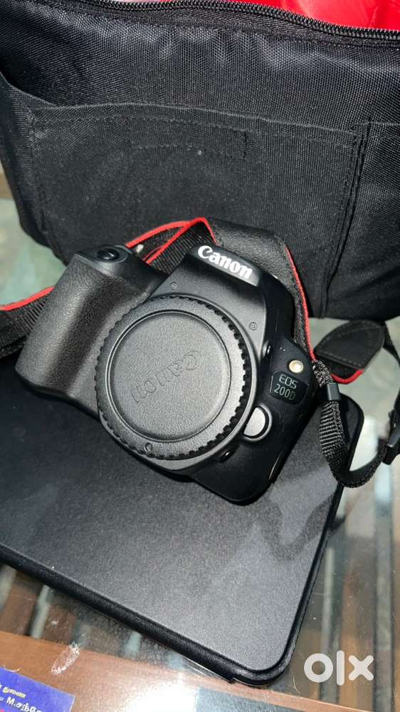 CANON 200D WITH FULL KIT