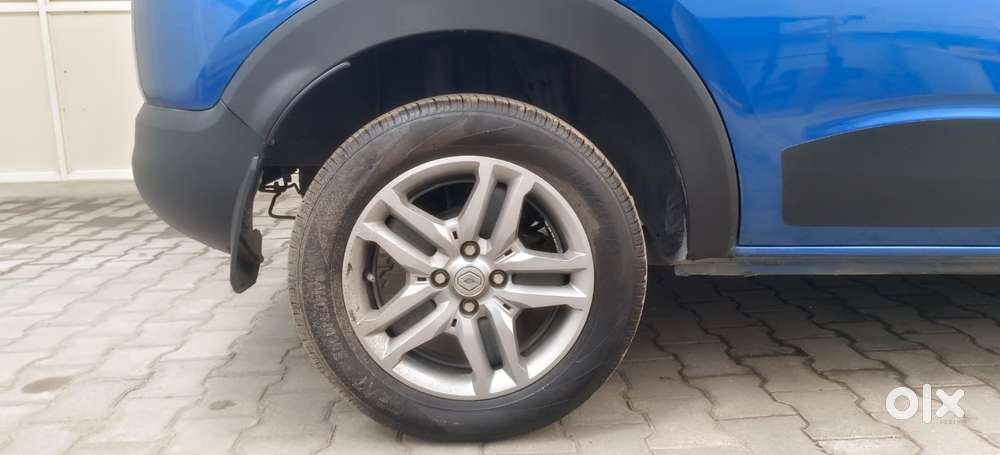 Renault Triber Rxz, 2023, Petrol