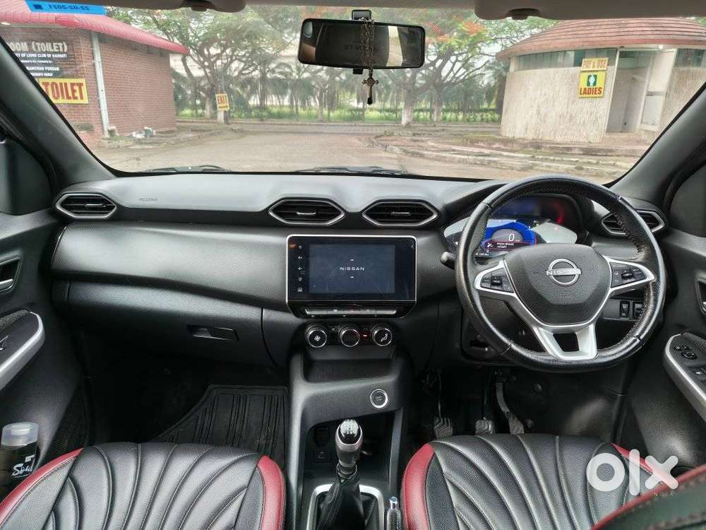 Nissan Magnite 1.0 Xv Premium, 2021, Petrol