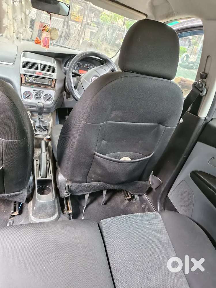 Fiat Punto 2010 पेट्रोल मैनुअल