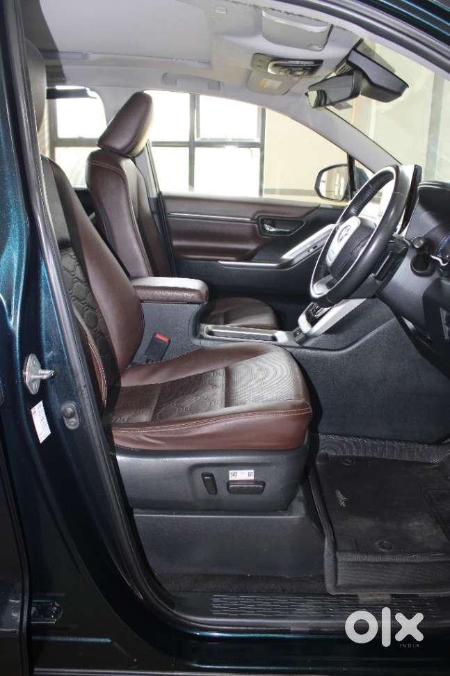 Toyota Innova Hycross 2.0 Zx (o) Hybrid 7 Str, 2023, Petrol