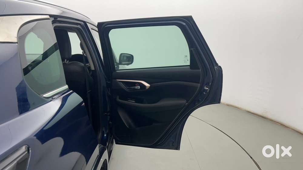 Maruti Suzuki Grand Vitara 1.5 Alpha Plus Intelligent Hybrid Ecvt, 2..