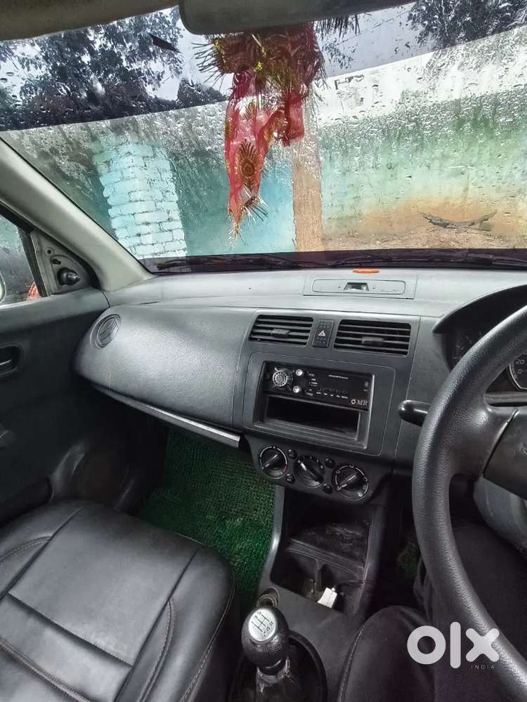 Maruti Suzuki Swift Lxi 2012