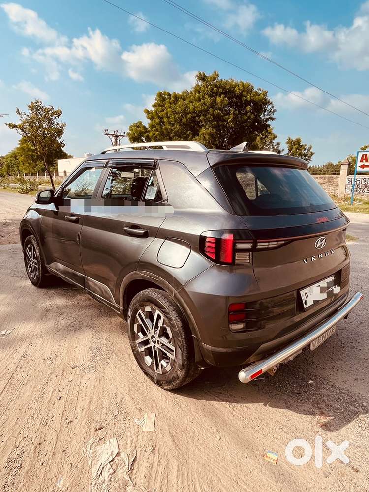 Hyundai Venue 2023 Petrol Well Maintained