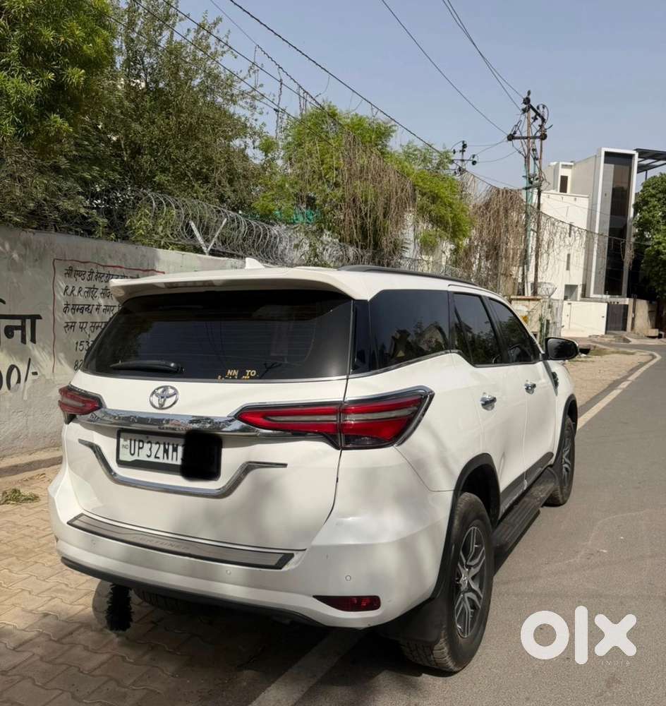 Toyota Fortuner Diesel 2023 Car 24 Spinny Wale Dur Rahe