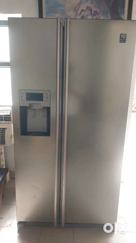 Samsung Side-by-Side Frost-Free Refrigerator with Water & Ice Dispense