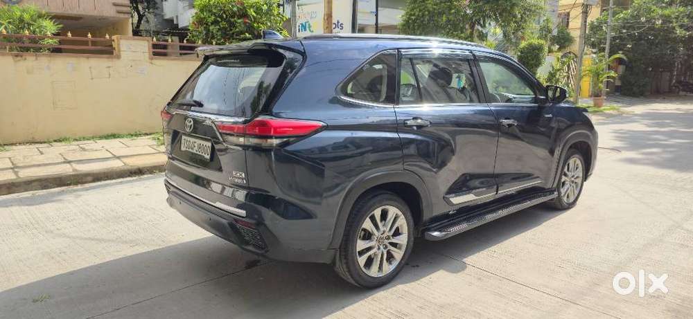 Toyota Innova Hycross 2.0 Zx Hybrid 7 Str, 2023, Petrol