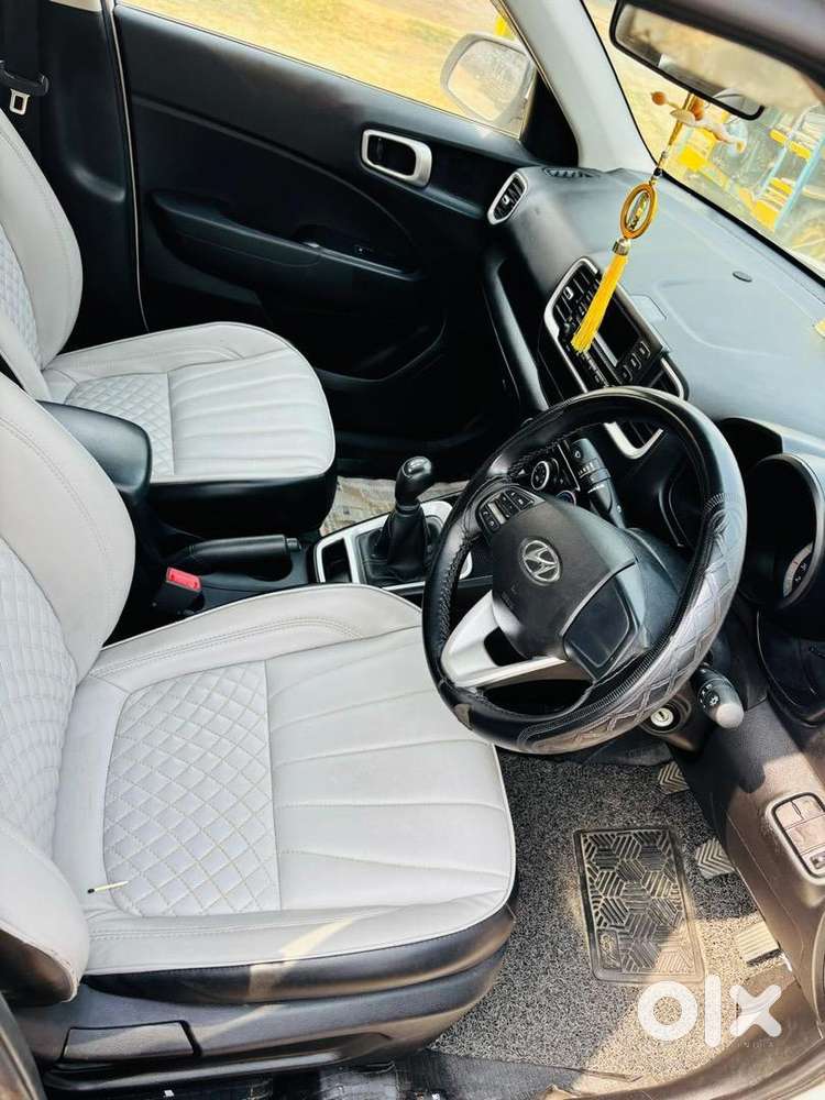 Hyundai Venue 2021 Petrol 42000 Km Driven