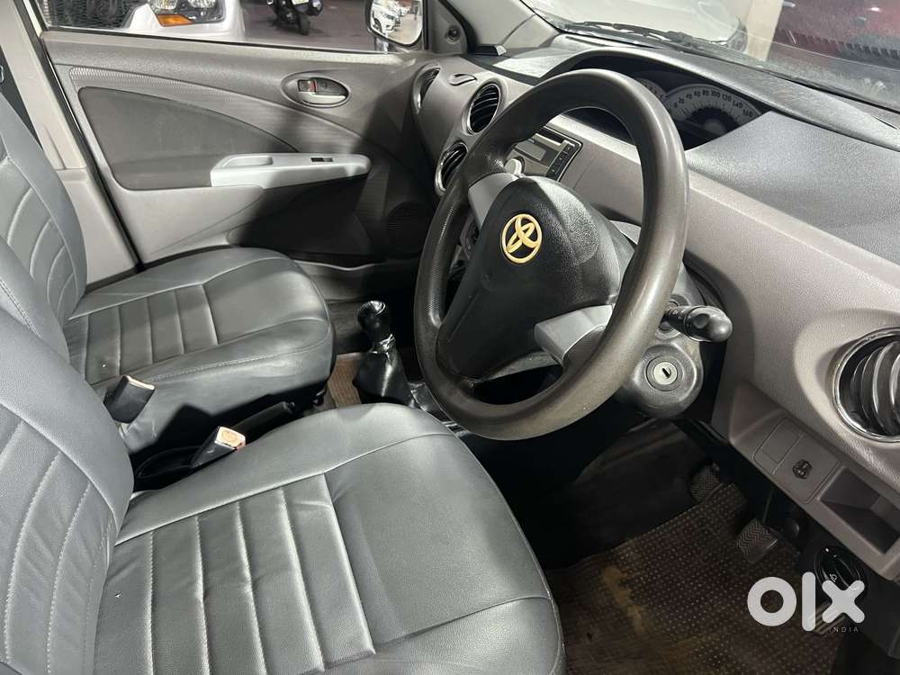 Toyota Etios V, 2011, Petrol