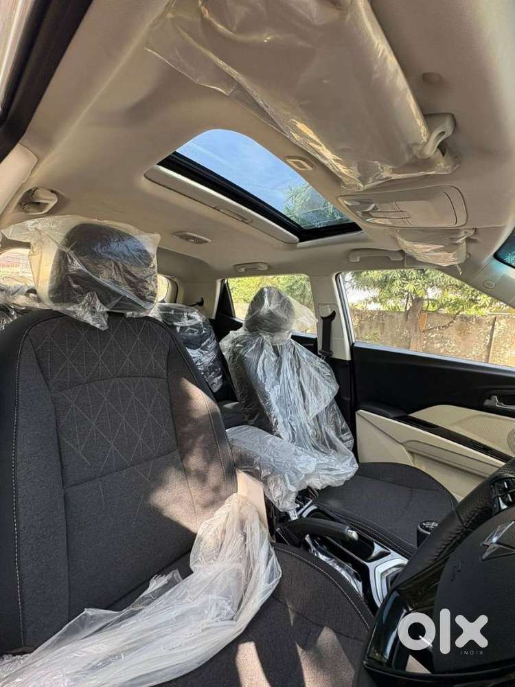 Mahindra Xuv 3xo Ax5 Pm Mt, 2024, Petrol