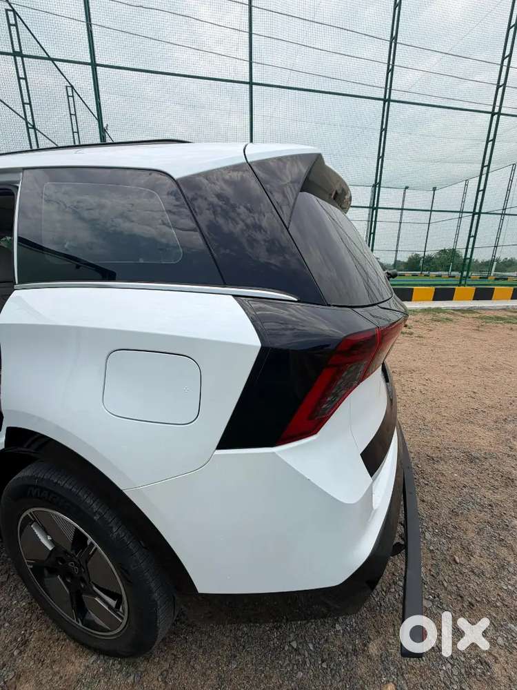 Mahindra Xev 9s 2026 Electric 10000 Km Driven