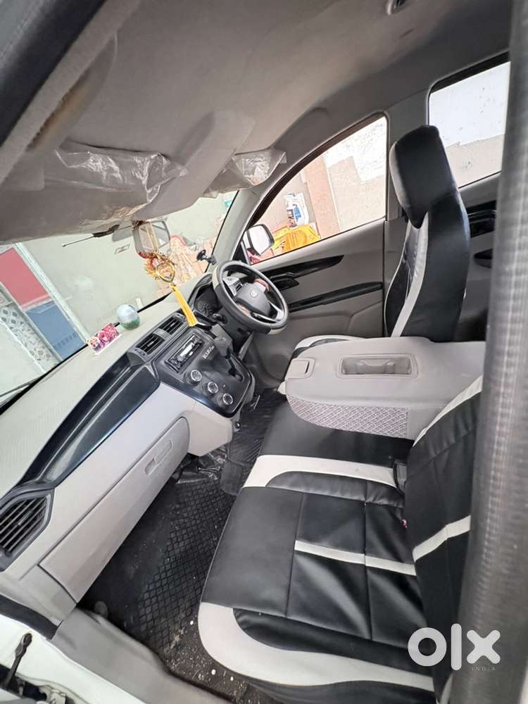 Mahindra Kuv100 Nxt 2016 Petrol 6seater Car