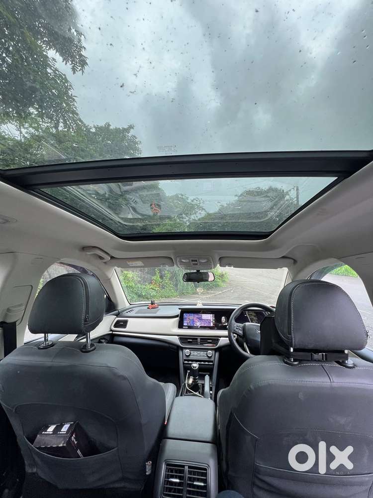 Mahindra Xuv700 Ax5 Petrol Mt — 2021 Ga