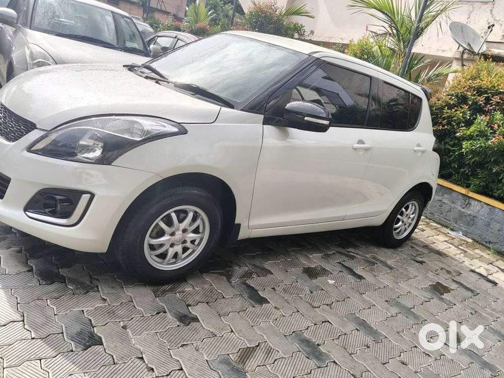 Maruti Suzuki Swift Vxi Abs Bsiv, 2011, Petrol