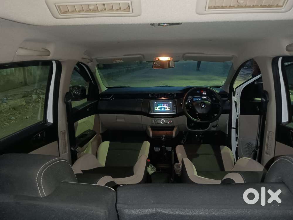 Renault Triber Rxt, 2023, Petrol