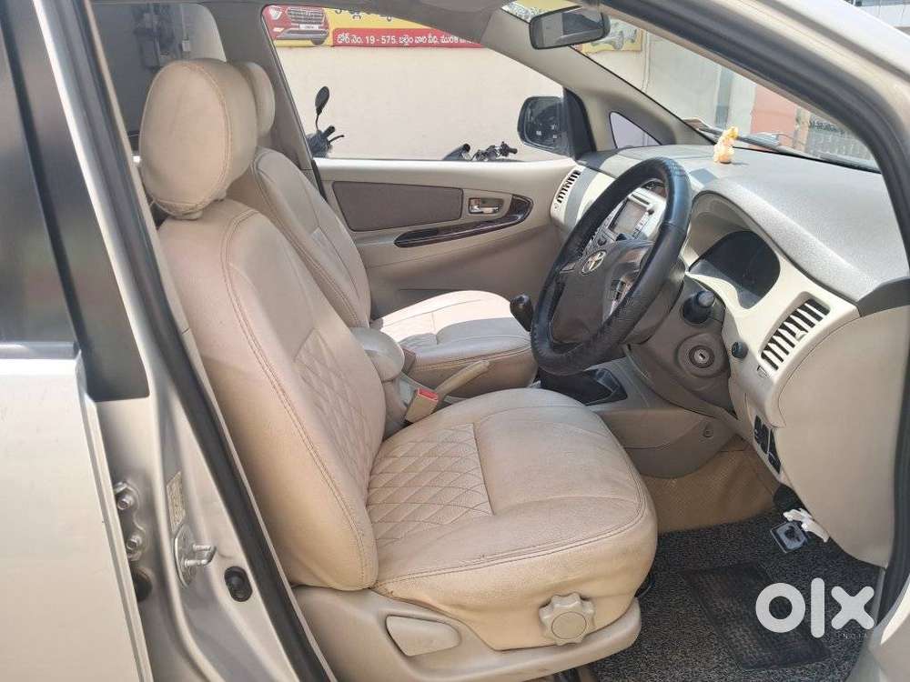 Toyota Innova 2.5 V 8 Str, 2013, Diesel