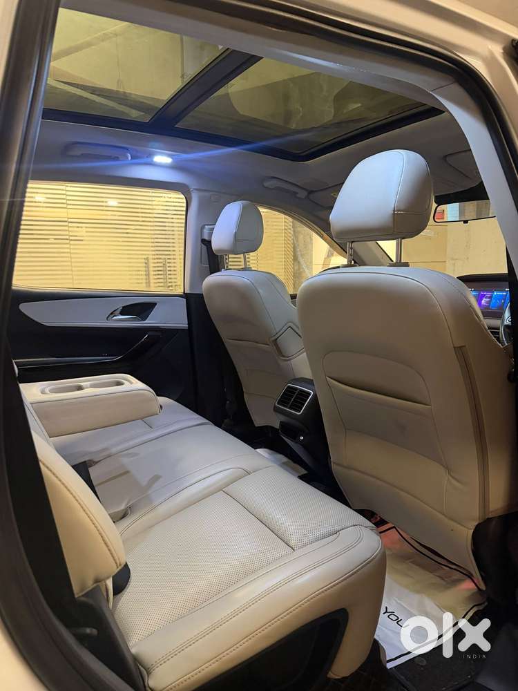 Mahindra Xuv700 Ax7l 6 Str At, 2022, Diesel
