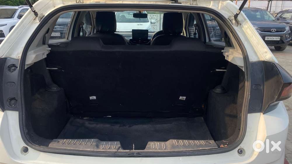 Tata Altroz 1.2 Xe, 2020, Petrol