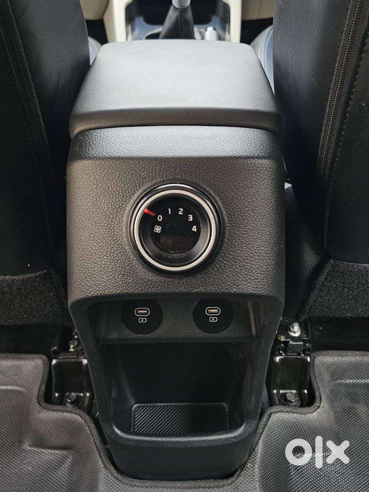 Kia Carens G 1.5 6mt Premium (o) 7-seater, 2024, Petrol