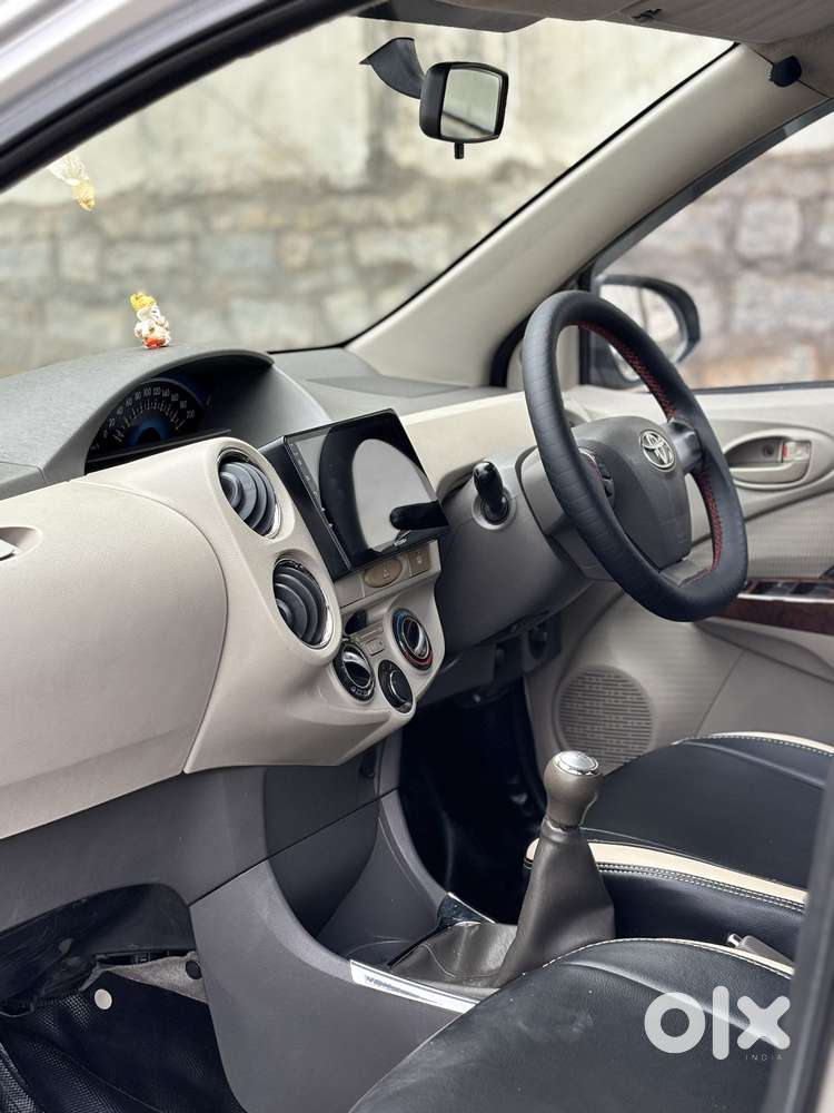 Toyota Etios V, 2013, Petrol