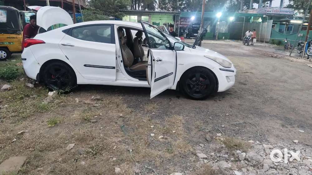 Hyundai Elantra 2013 Diesel 110000 Km Driven