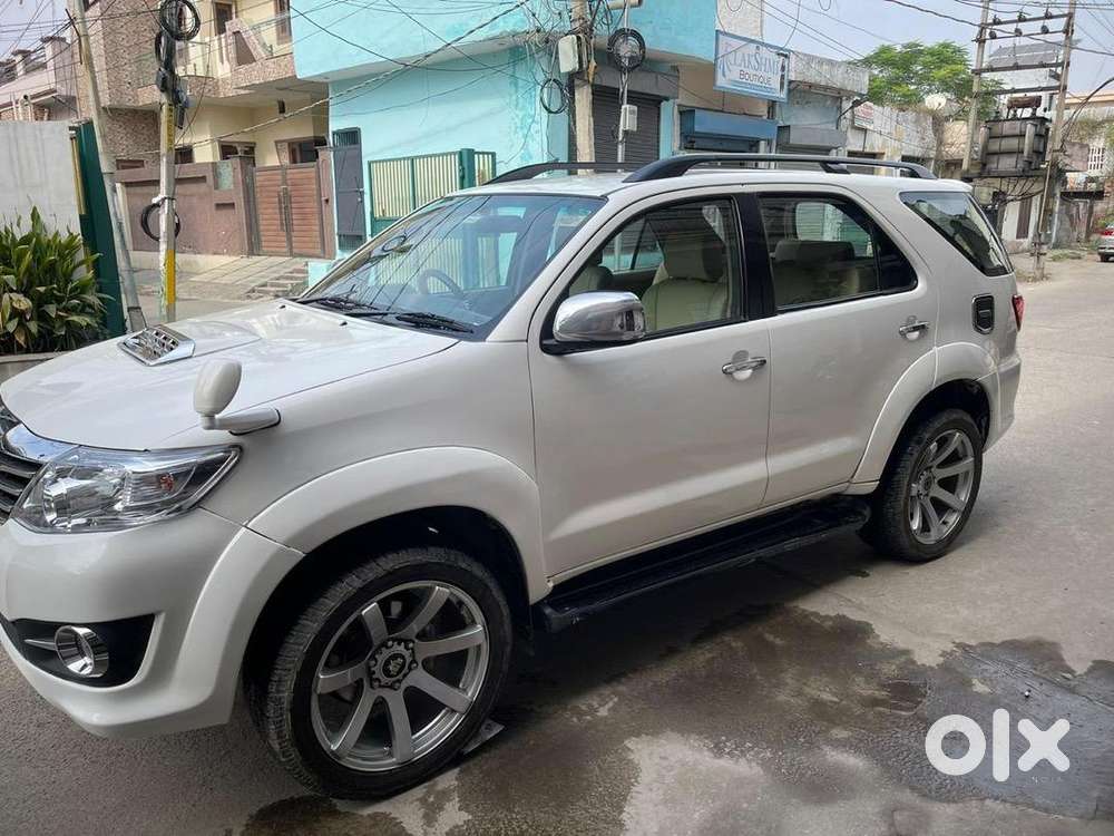 Toyota Fortuner 2011 Manual 4x4 Diesel Well Maintained