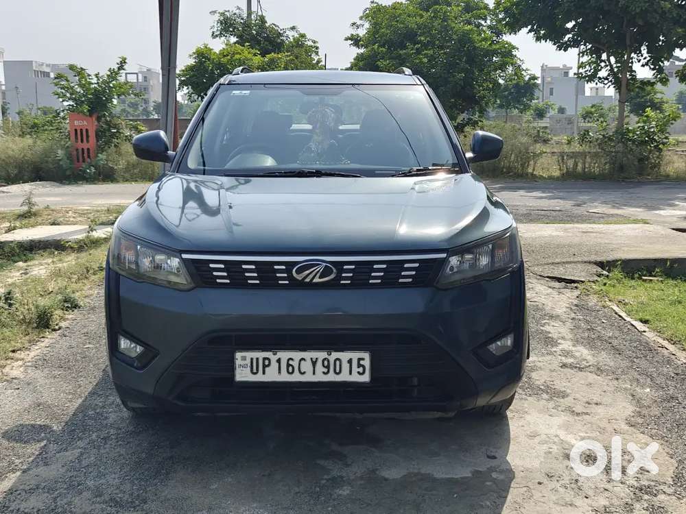 Mahindra Xuv 300 W6 Petrol With Sunroof