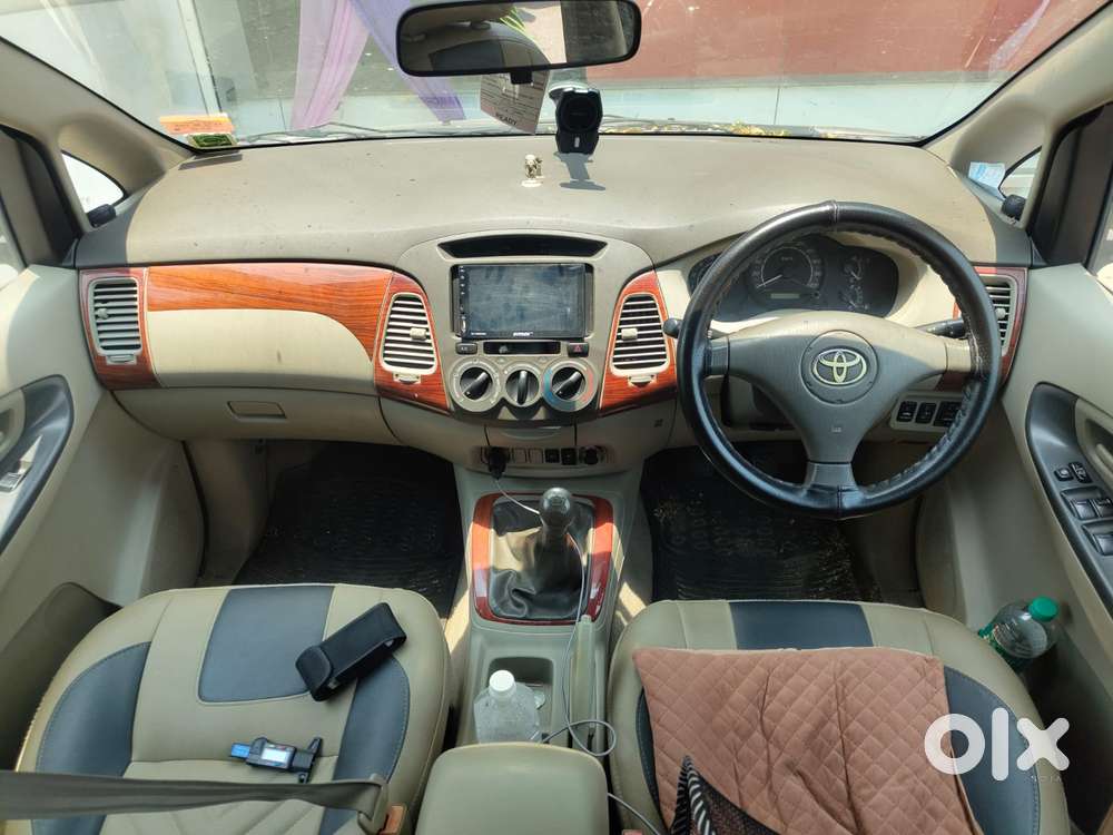 Toyota Innova 2.5 Vx 8 Seater Bs Iv, 2010, Diesel