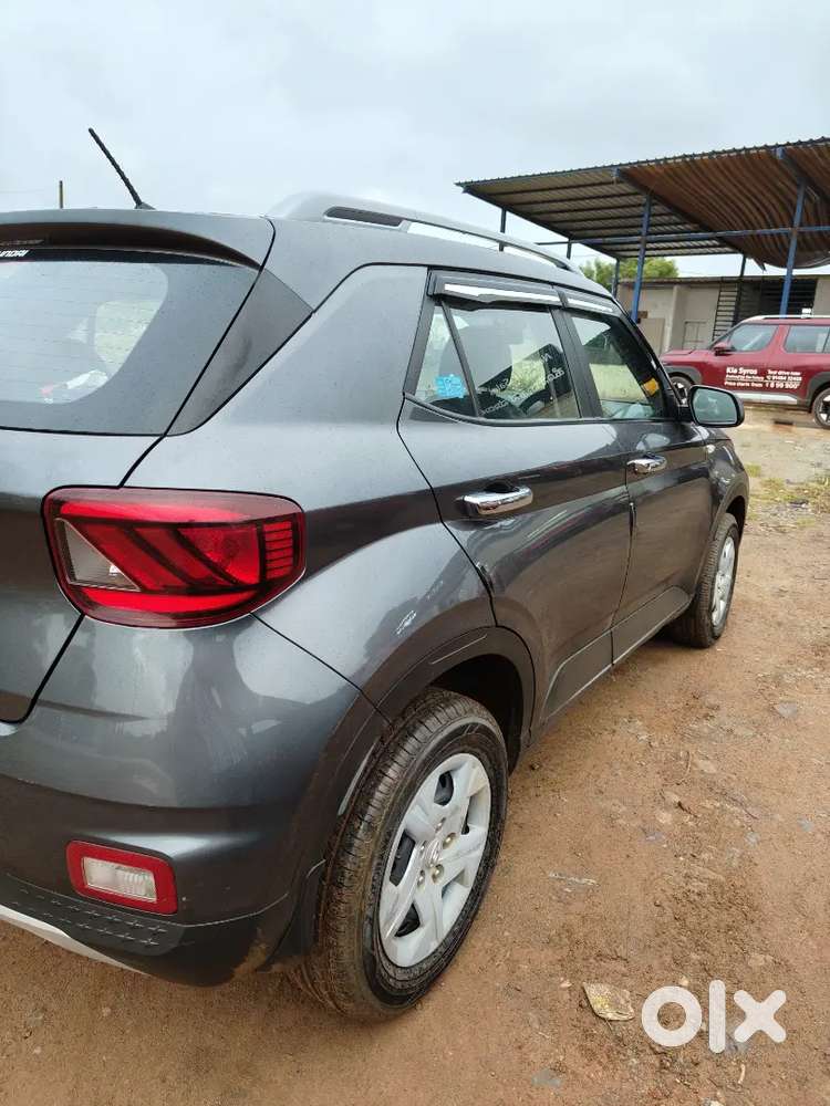 Hyundai Venue Petrol 2021