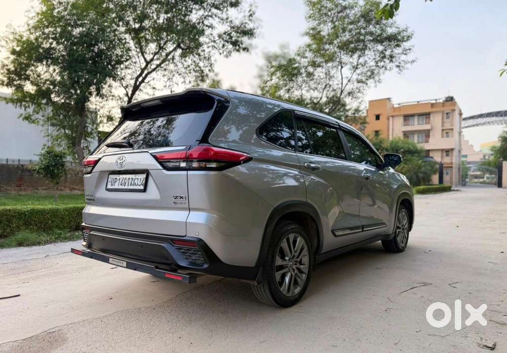 Toyota Innova Hycross 2.0 Zx (o) Hybrid 7 Str, 2025, Petrol