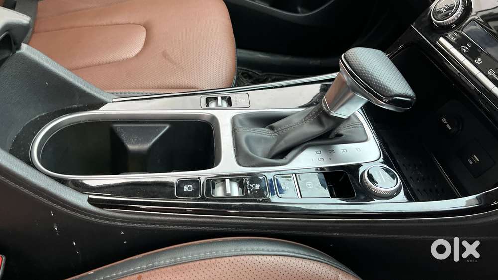 Hyundai Alcazar 2.0 Signature (o) Petrol At 6 Str, 2021, Petrol