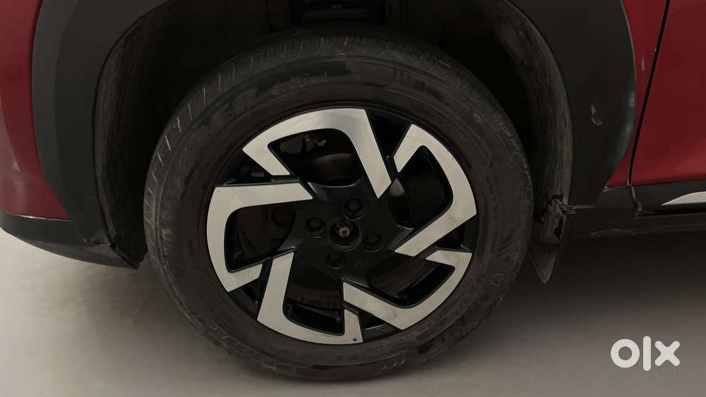 Nissan Magnite 1.0 Xv Premium, 2021, Petrol