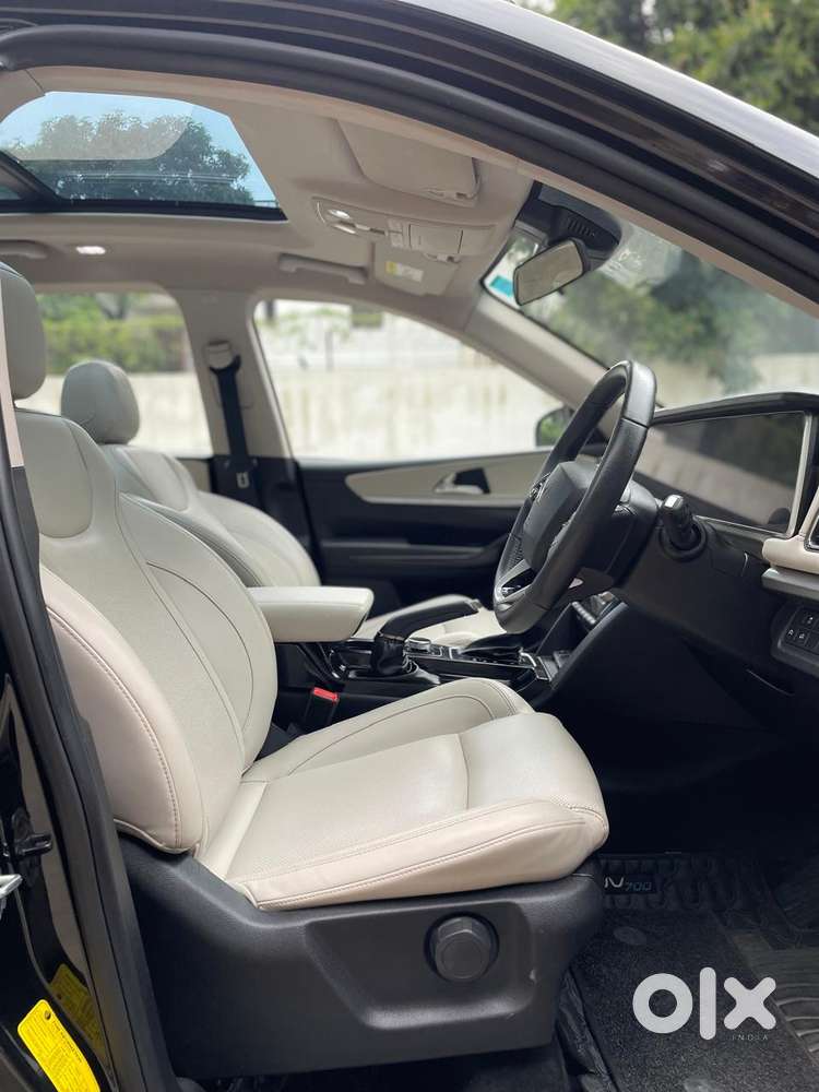 Mahindra Xuv700 2.0 Ax 7 Petrol At Str, 2024, Petrol