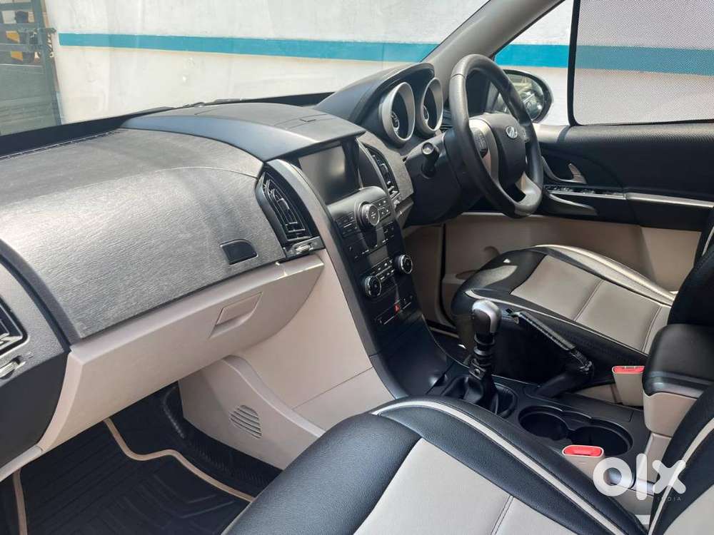 Mahindraxuv500(w6)-8yrs-diesel-manual