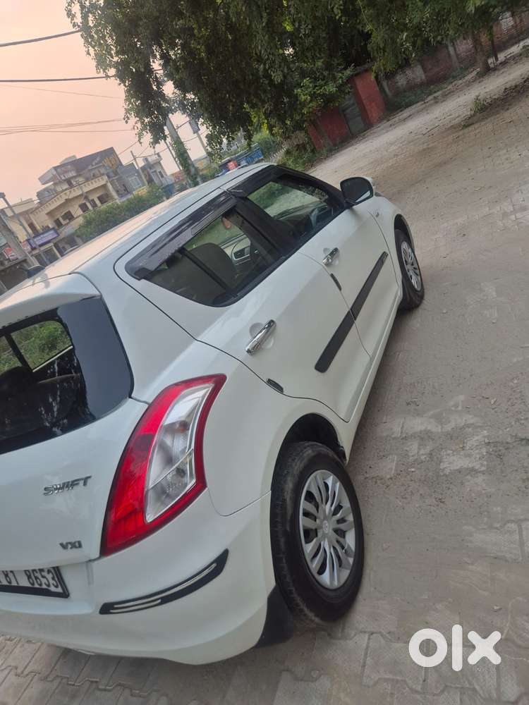 Maruti Suzuki Swift Vxi + Manual, 2016, Petrol
